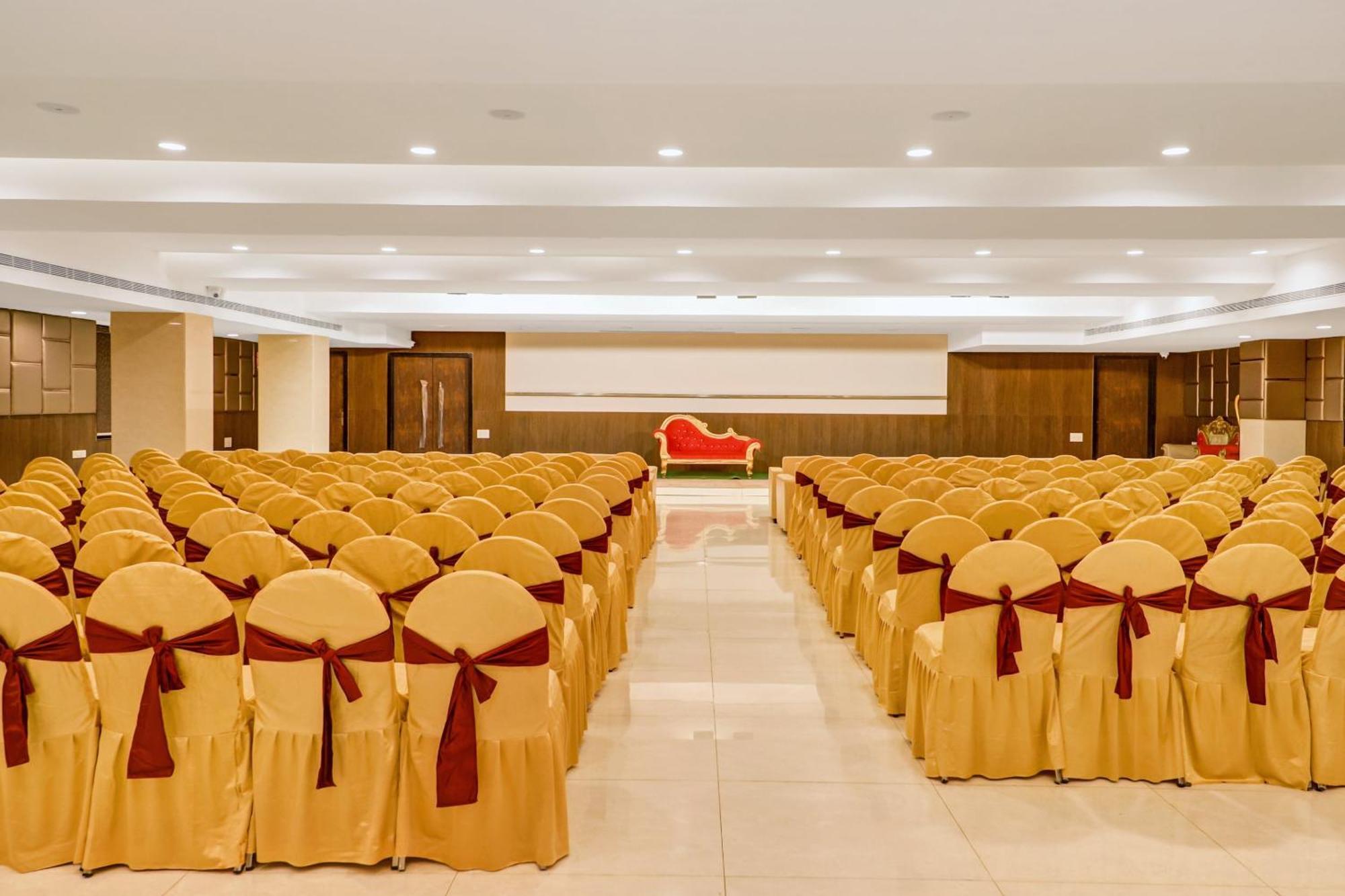 Townhouse Oak De Alphabet Bolarum Hotel 4*