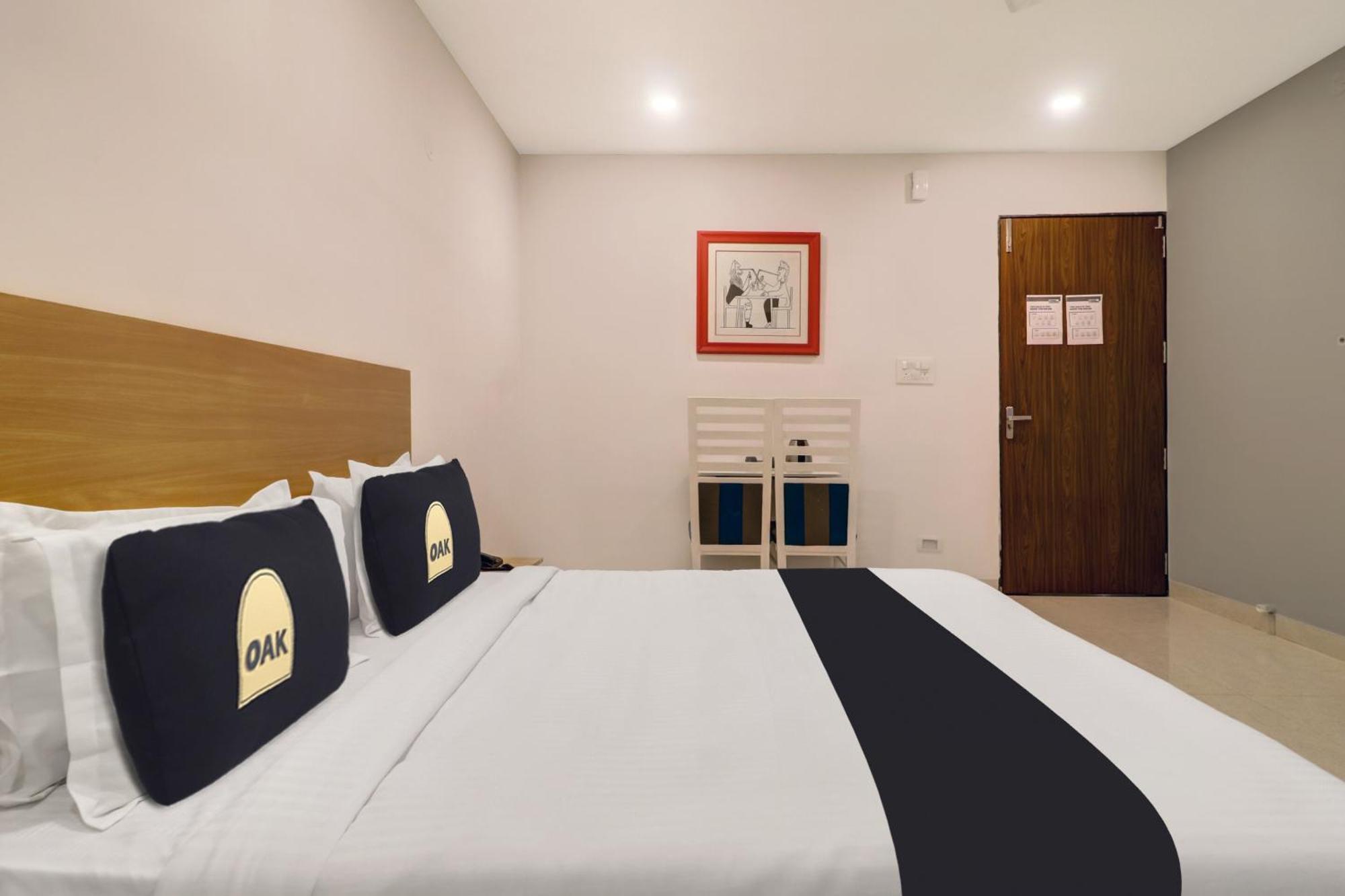 Hotel Townhouse Oak De Alphabet Bolarum 4*
